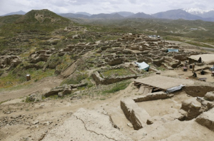مایی از محوطۀ Mes Aynak در فاصلۀ حدودا 40 کیلومتری جنوب شرق کابل، ماه می 2019
